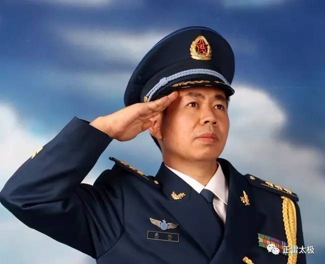 空军大校，英勇无畏的空中卫士，空军大校，英勇无畏的空中卫士保卫蓝天