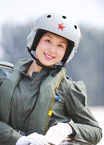 中国最美女飞行员图片，英勇与美丽的完美结合，中国最美女飞行员，英勇与美丽的璀璨风采图片展示