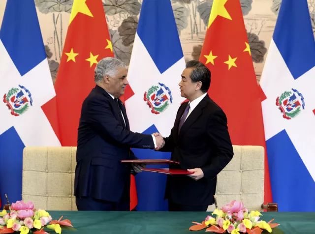 尤少忠与外交关系，一位外交官的生涯轨迹及对外交往之道，尤少忠的外交生涯，外交官的角色与对外交往之道探索