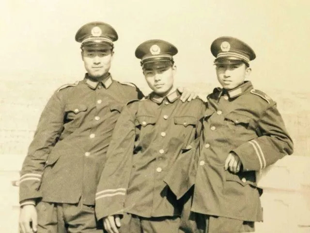 武警83式警服，历史、特点与现代意义，武警83式警服，历史沿革、特点与现代价值