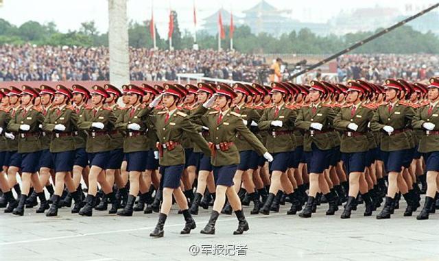 阅兵式上的女兵方队，展现力量与荣耀，阅兵式女兵方队，力量与荣耀的展现