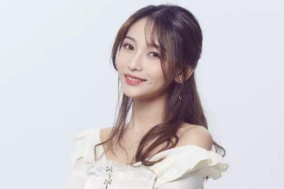 军事频道主持人叶知秋简历介绍，叶知秋，军事频道资深主持人简历介绍