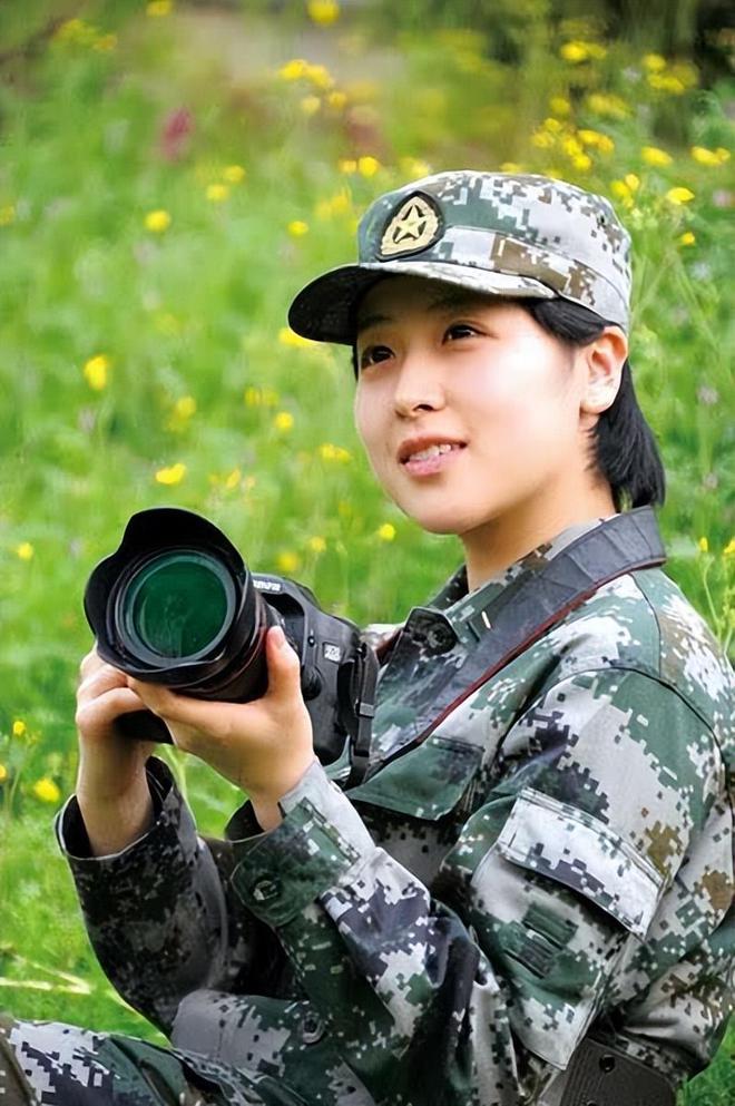 中国女兵照片全集，展现铿锵玫瑰的英勇风采，中国女兵照片全集，展现铿锵玫瑰的英勇风采与力量
