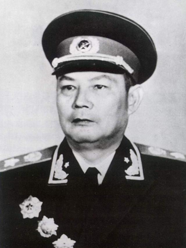 中华人民共和国第一任国防部长，林彪的历史角色与贡献，中华人民共和国第一任国防部长，林彪的历史地位与贡献