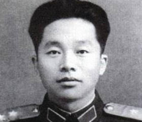 杨根思连长，英勇无畏的战士，时代的楷模，杨根思连长，英勇无畏的战士，时代楷模的光辉典范