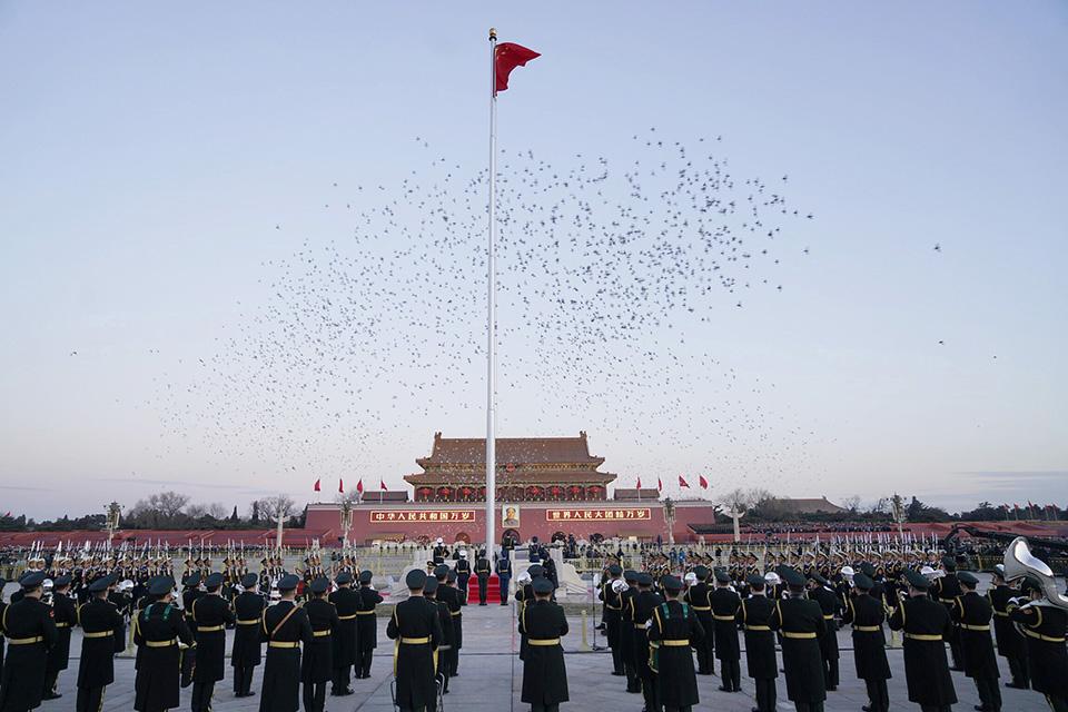 三军仪仗队升旗——荣耀与责任的象征，三军仪仗队升旗，荣耀与责任的标志