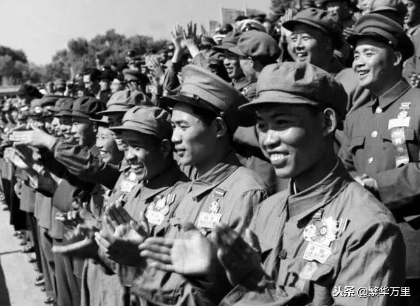 军官帽子与士兵帽子之间的区别，历史、象征与功能，军官与士兵帽子的差异，历史背景、象征意义与功能探讨