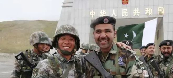 解放军与巴基斯坦，共同守护和平的友谊之舟，解放军与巴基斯坦携手，共筑友谊之舟，守护和平愿景