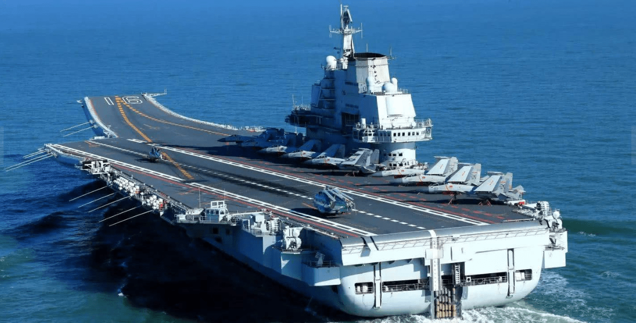 航空母舰模型侧视图，细节之美与战略之威，航空母舰模型侧视图，细节之美 战略之威展示
