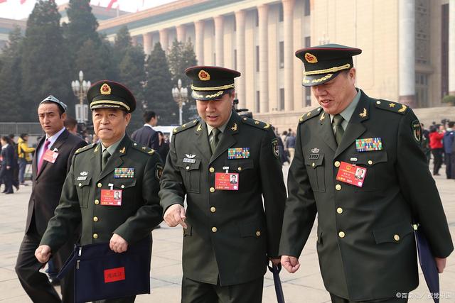 集团军最高长官是军长还是司令员，职责与权力的深度解析，集团军最高长官，军长与司令员的职责与权力深度解析。
