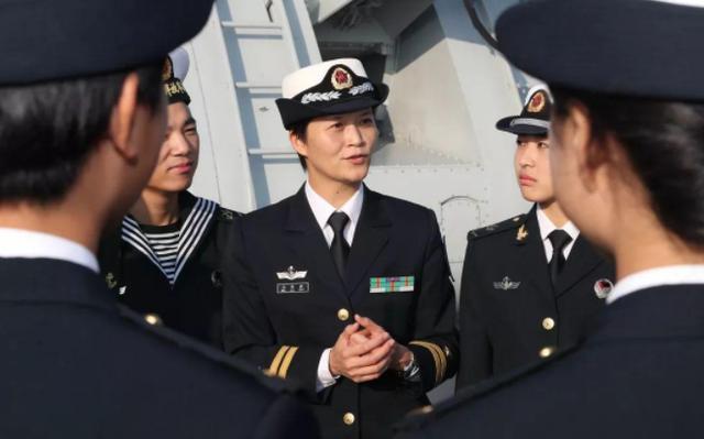 航母舰长指挥飞行员，职责、权限与协同作战，航母舰长指挥下的飞行员职责、权限与协同作战解析