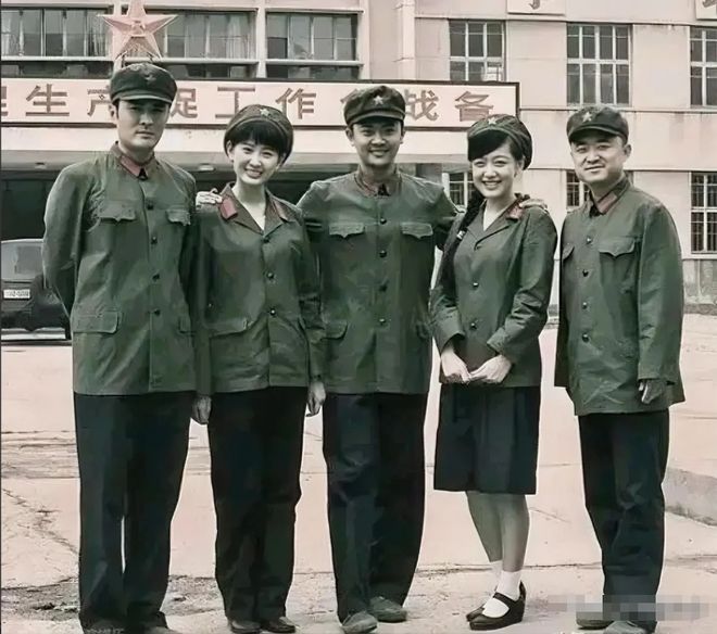 七十年代军装图片，历史影像中的风采展现，七十年代军装风采，历史影像中的荣耀展现