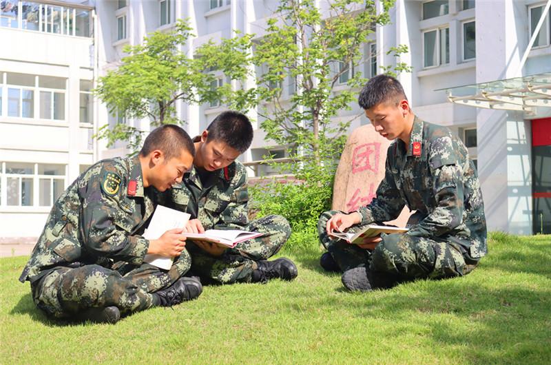 大学生士兵电视剧，CCTV-1的热血青春与军旅情怀，大学生士兵电视剧，热血青春与军旅情怀在CCTV-1展现