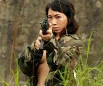 中国女兵在越南战争中的英勇表现，视频记录下的历史时刻，中国女兵在越南战争中的英勇瞬间，视频见证历史时刻