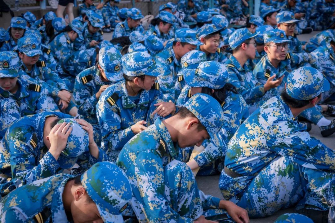 全天候军训，挑战与成长，全天候军训，挑战与蜕变之路