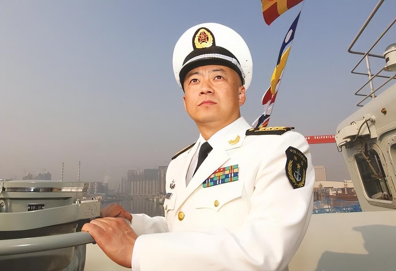 航母舰长，军衔与职责的交织，航母舰长，军衔与职责的荣耀之路