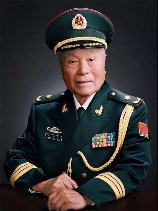 中国原子弹之父，钱三强的两弹一星传奇，钱三强，中国原子弹之父的两弹一星传奇