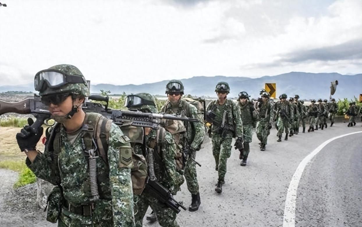 中国歼-12战机图片,揭示其历史背景与卓越性能,中国歼-12战机揭秘,历史背景与卓越性能展示