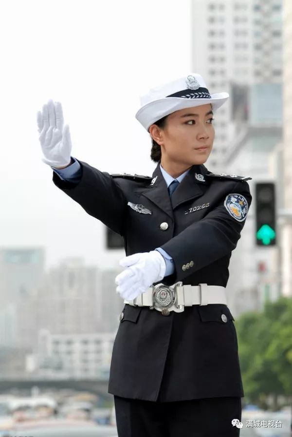 中国漂亮女民警图片，展现警界之花的风采，警界之花，中国女警民警风采图片展示