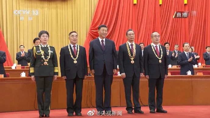 八一勋章获奖者的人数及其背后的英雄故事，八一勋章获奖者人数背后的英雄传奇故事