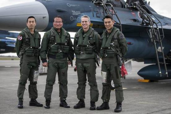 美军巨型空空导弹曝光，重塑全球军事平衡的重大事件，美军巨型空空导弹曝光，重塑全球军事平衡的重大事件揭秘