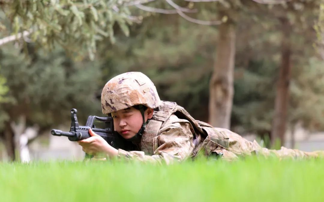 揭秘珍贵历史瞬间，一张女兵军装照片的回忆与故事，珍贵女兵军装照揭示的历史瞬间与回忆故事