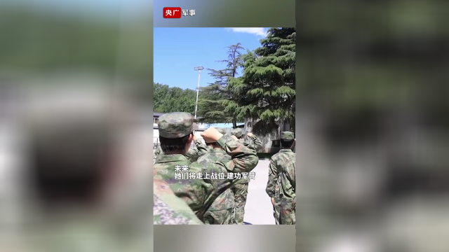 女兵换装星空迷彩，新时代下的巾帼英雄风采，女兵换装星空迷彩，新时代巾帼英雄展风采