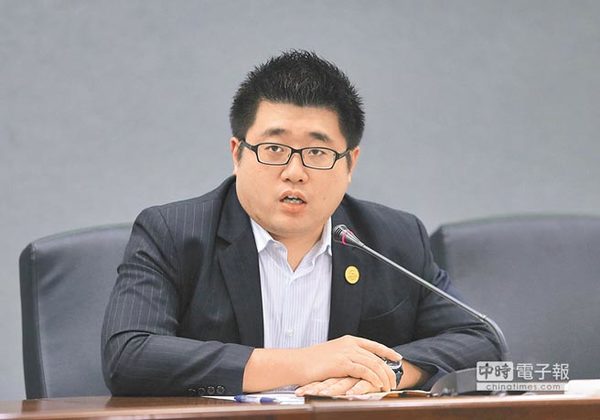 凤凰军机处王云飞与台湾，一段跨越海峡的传奇故事，海峡两岸传奇，凤凰军机处王云飞与台湾的缘分