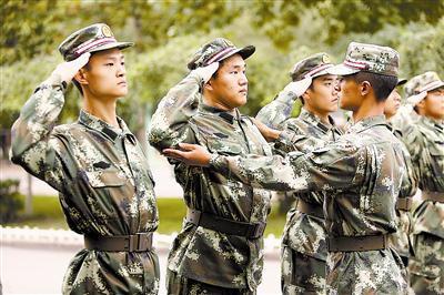 武警部队服装演变过程，历史的见证与时代的印记，武警部队服装演变，历史的见证与时代印记的巡礼