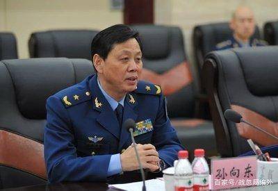 空降兵现任第十五军军长，勇担使命，铸就新时代铁军之魂，新时代铁军之魂的铸就者，第十五军军长勇担使命，引领空降兵前行