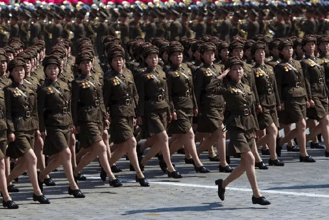 部队医院女兵美篇，巾帼英雄，绽放军旅之花，部队医院女兵风采，巾帼英雄，军旅之花的璀璨篇章
