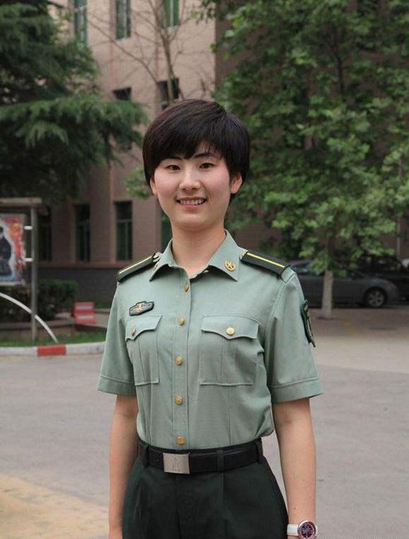 标准的中国女兵照，展现飒爽英姿与坚韧精神，中国女兵飒爽英姿与坚韧精神展现标准照
