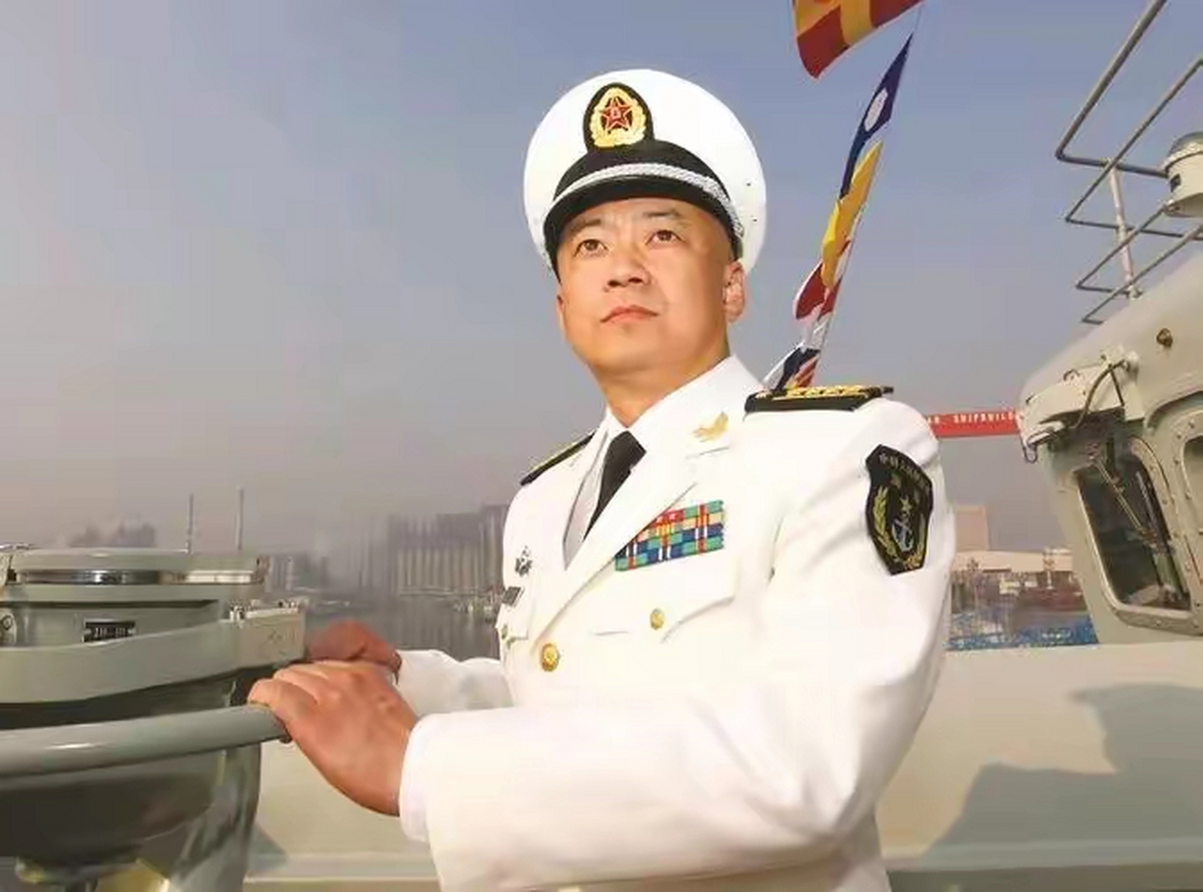 第一任舰长，荣耀与使命的承载者，第一任舰长，荣耀与使命的领航者