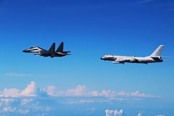 中国战机飞越冲绳，展示空中力量与坚定立场，中国战机飞越冲绳展示空中力量与坚定立场立场决心展露无遗