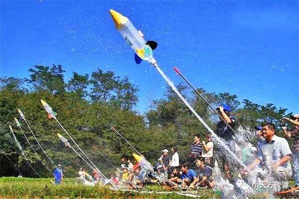 火箭从高空坠落爆炸，探索背后的真相与意义，火箭高空坠落爆炸背后的真相与意义探索