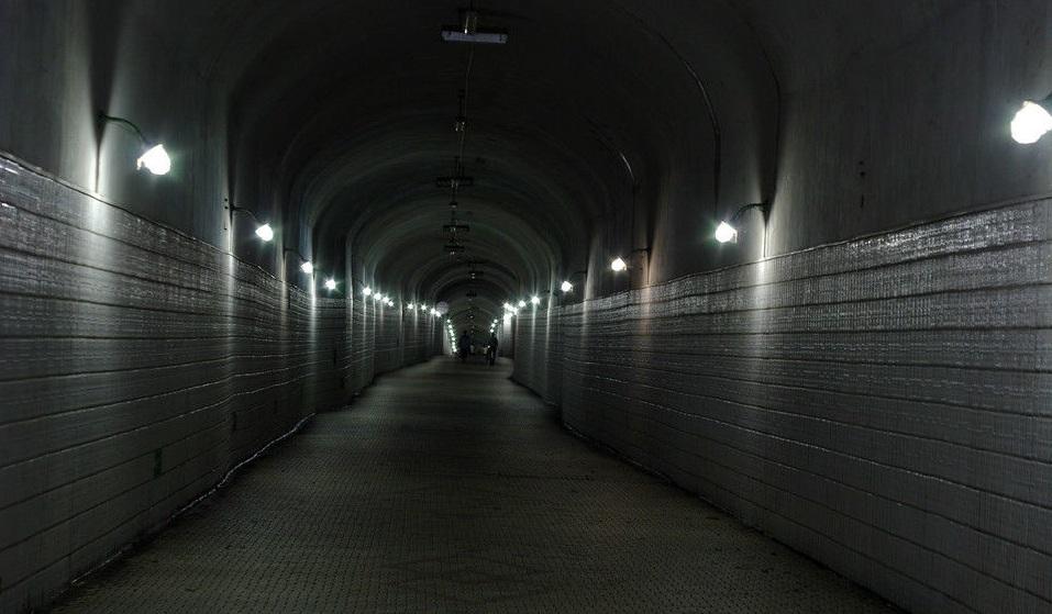 B-2轰炸机可以携带核弹吗？探究美国战略轰炸机的核打击能力，美国战略轰炸机B-2的核打击能力，能否携带核弹？