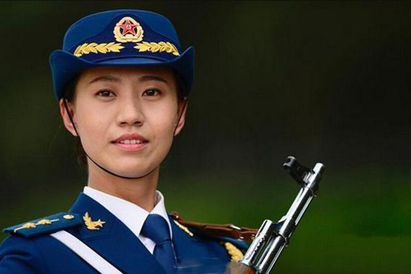 仪仗队空军女兵，新时代的荣耀与使命，空军女兵风采，新时代的荣耀与使命担当