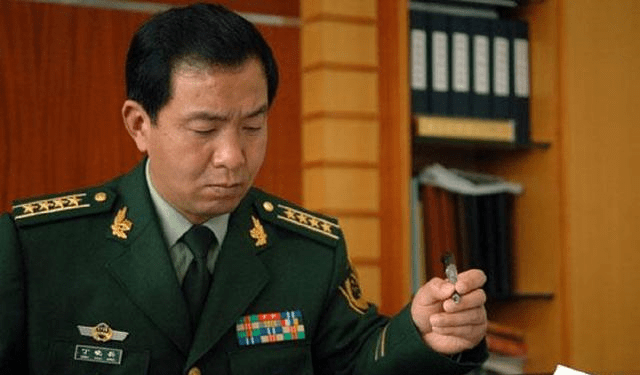 丁晓兵与妻子，铁血柔情，共铸辉煌，丁晓兵与妻子，铁血柔情，共创辉煌