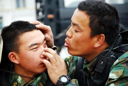 当兵眼睛近视也能过体检？揭秘背后的故事，揭秘近视士兵如何通过体检的真相