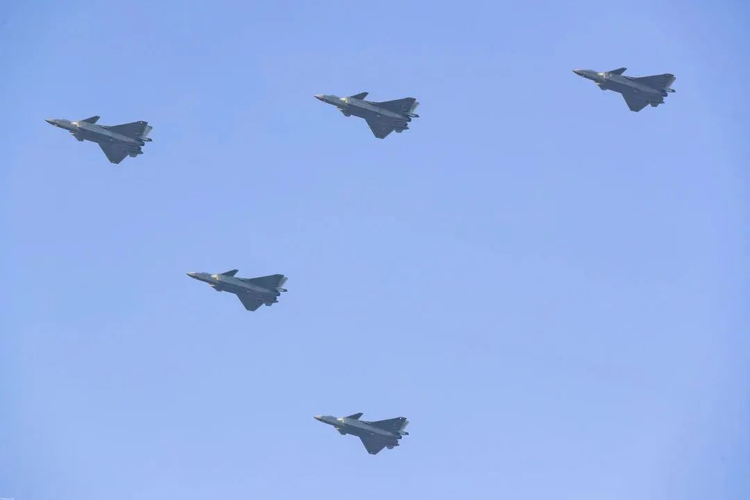 中国空军力量2022，迈向新时代的蓝天守护者，中国空军力量2022，新时代蓝天守护者的壮丽征程