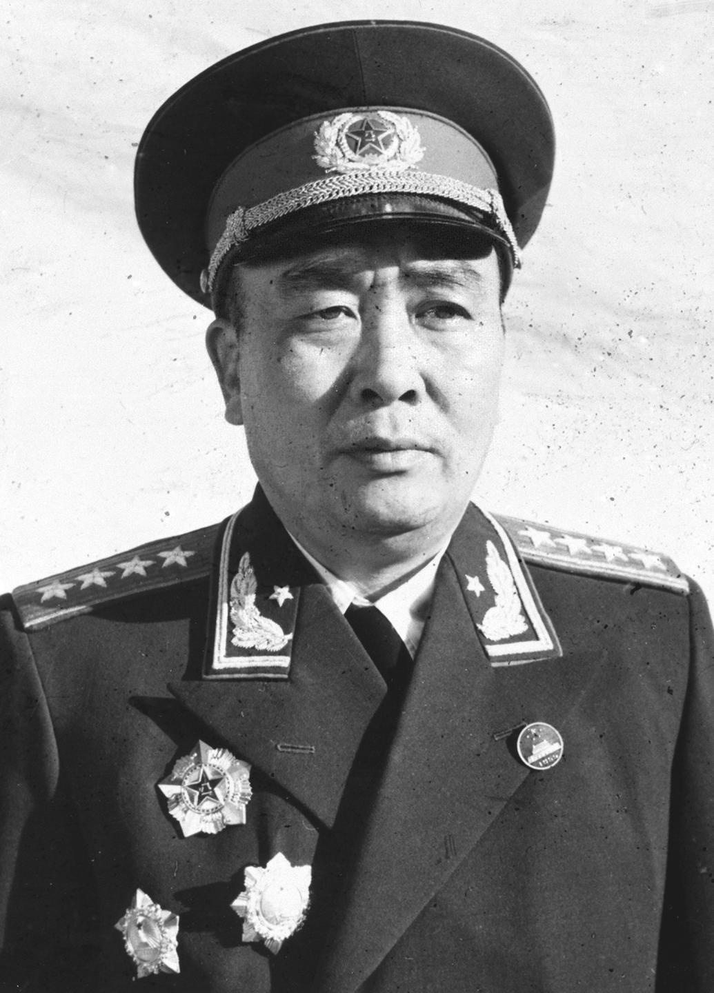依法治军从严治军面临的挑战与应对策略，依法治军从严治军面临的挑战与应对策略探讨