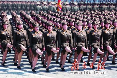 阅兵方阵转队形，展现国家力量与荣耀的华丽转变，阅兵方阵变换阵容，展现国家力量与荣耀的震撼瞬间
