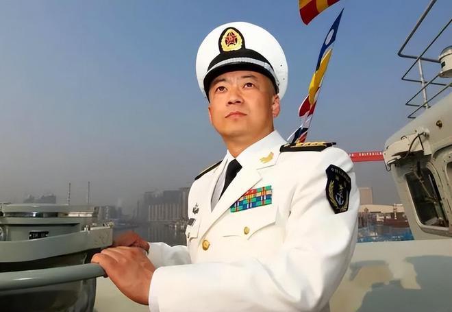 辽宁舰舰长之牺牲——英勇无畏，忠诚履职，辽宁舰舰长英勇牺牲，忠诚履职彰显无畏精神
