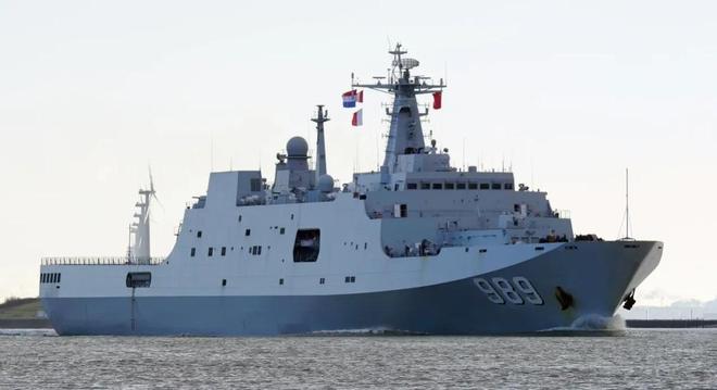 军舰上的武器系统，多样性与功能性的完美结合，军舰武器系统，多样性与功能性的和谐融合