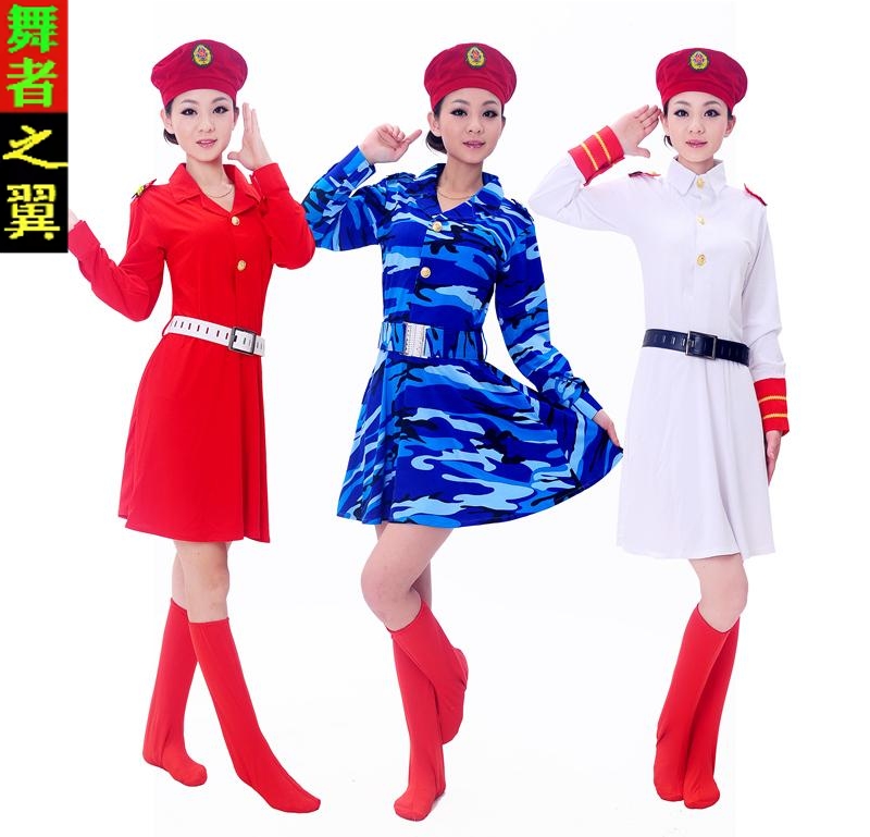 女兵群舞中的服装与军装之美，女兵群舞中的服装与军装魅力展示