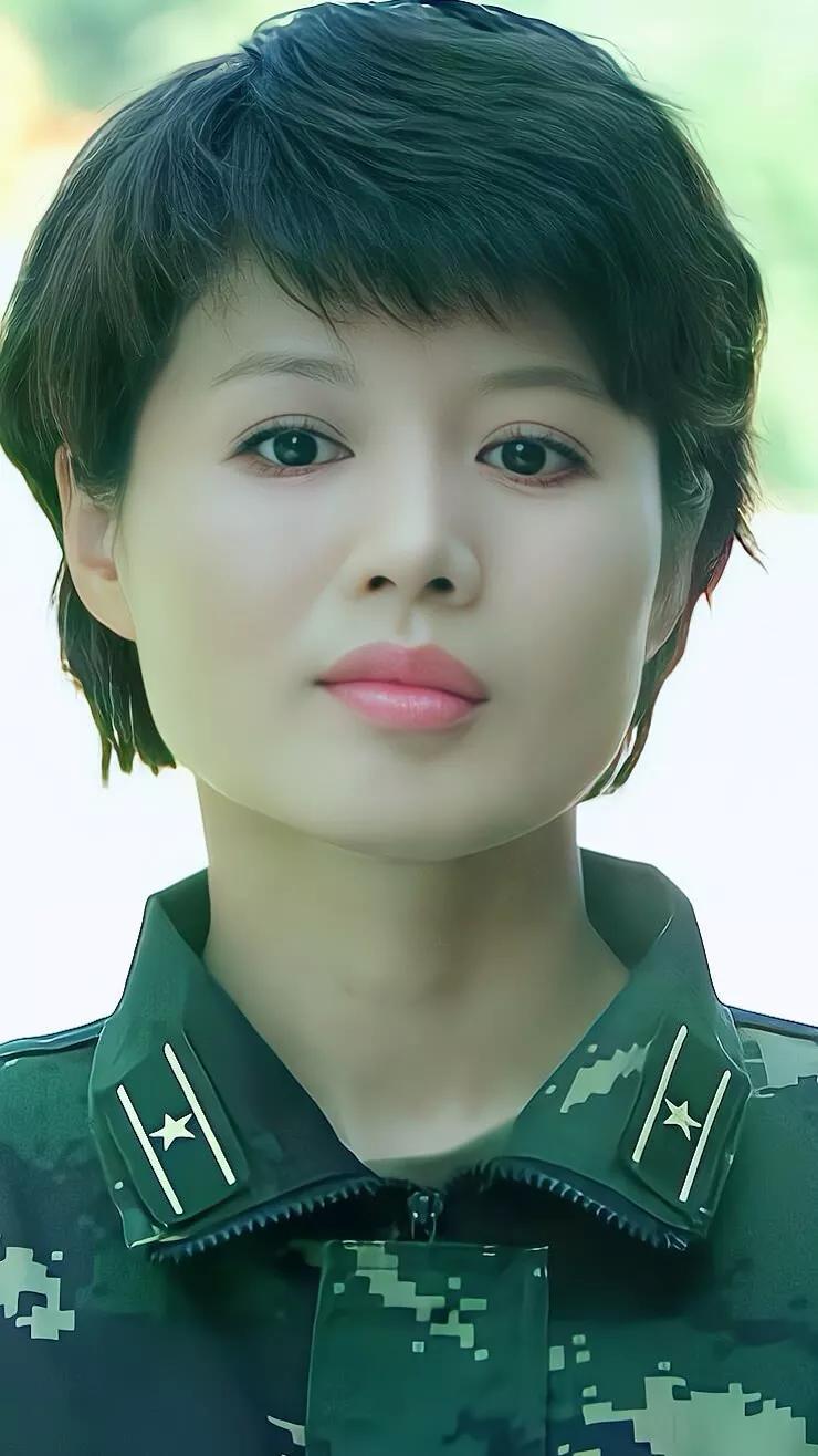 中国女兵，美丽与力量的完美结合——漂亮图片展示，中国女兵，美丽与力量的完美展现——精选图片展示