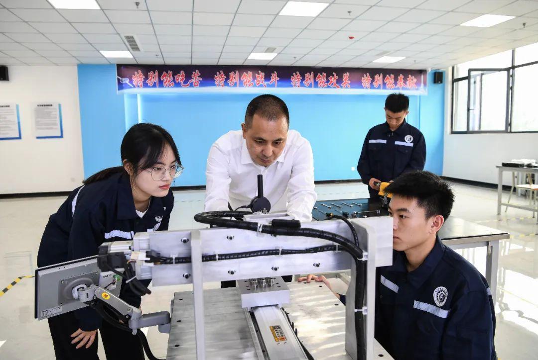 三军仪仗队退役复学，荣耀与未来的交汇点，三军仪仗队退役复学，荣耀与未来的交融时刻