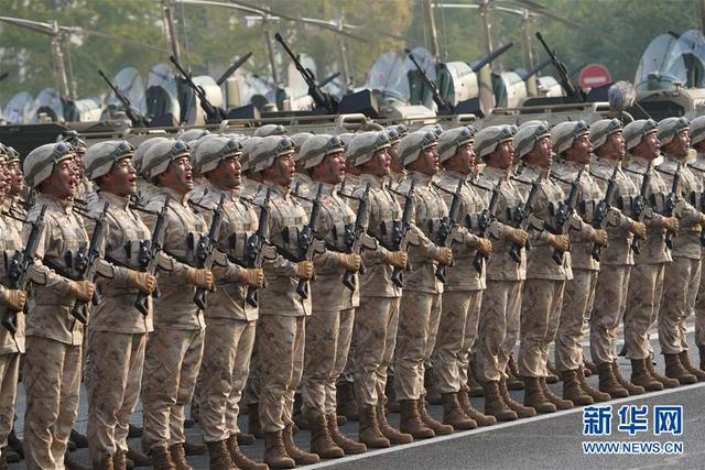 庆祝祖国母亲，纪念中华人民共和国国庆七十周年大阅兵，庆祝祖国母亲华诞，纪念中华人民共和国七十周年国庆大阅兵盛典