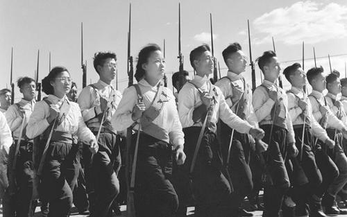 阅兵方阵中的女兵力量，阅兵方阵中的女兵力量展示