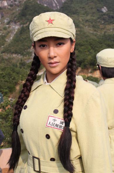 女式军装服，时尚与力量的完美结合，女式军装服，时尚与力量的绝美融合